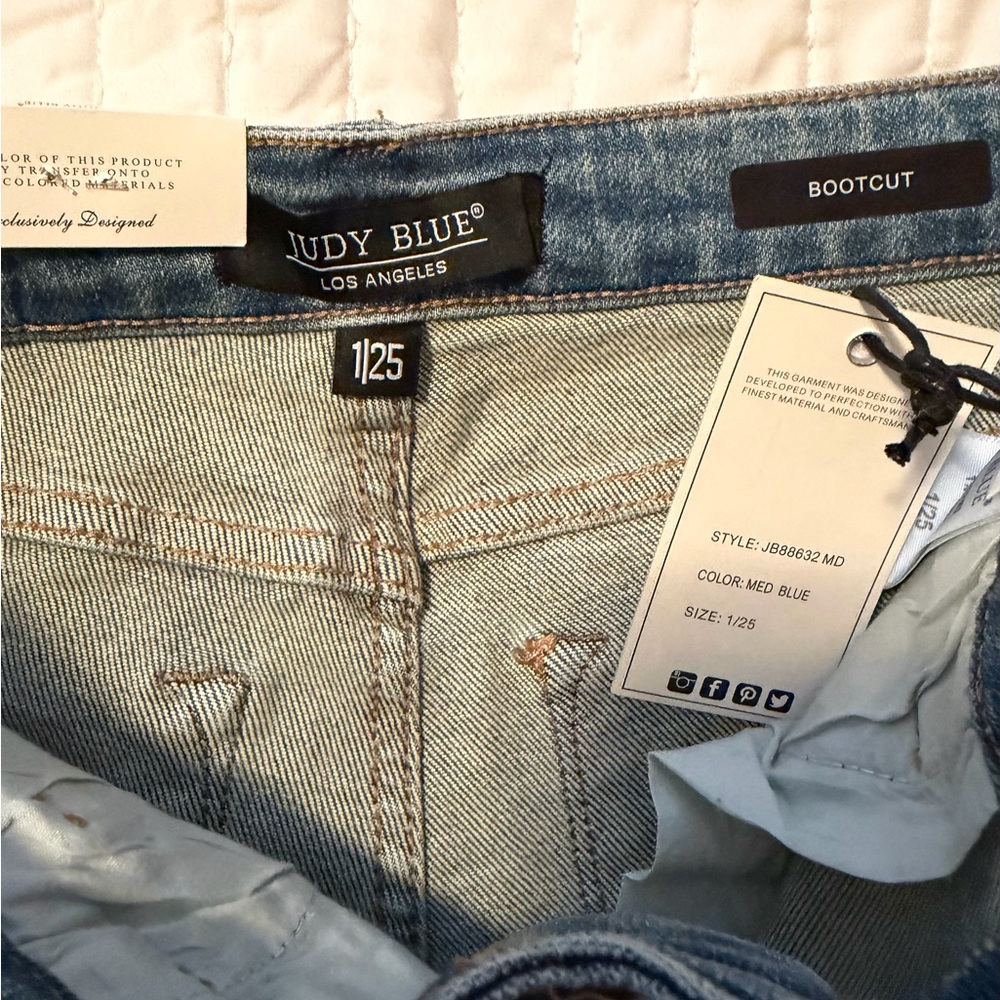 Judy Blue Mid Rise Medium
Wash Distressed Released Hem Bootcut - Picture 6 of 16